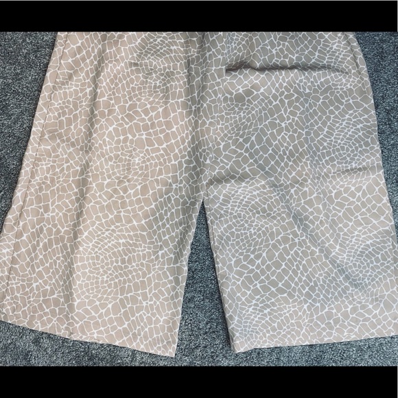 Giraffe Print Flowy Pants - Picture 4 of 8